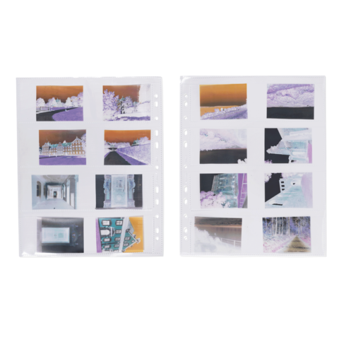 Zwei Seiten mit Fotohüllen, die negative Bilder von Landschaften, Gebäuden und Innenräumen zeigen.